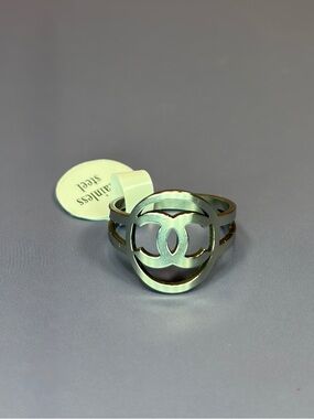 Classic Interlocking Logo Cutout Ring - Silver Tone
